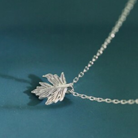 925 Maple Leaf Necklace - Picture 3 of 14